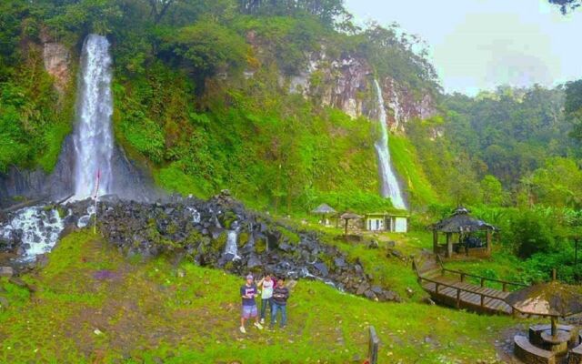 CURUG CIBEUREUM Tiket &amp; Aktivitas Desember 2021 - TravelsPromo