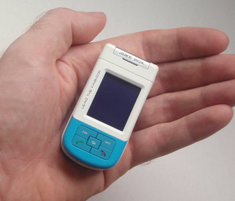 XunChi 138  | Top 10 Tiniest Phones Ever Made | BrainBerries