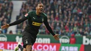 Alassane Plea Lebih Berminat Gabung Ke Manchester United