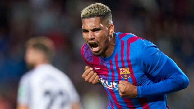 Chelsea dan Manchester City Bersaing Untuk Bek Andalan Barcelona